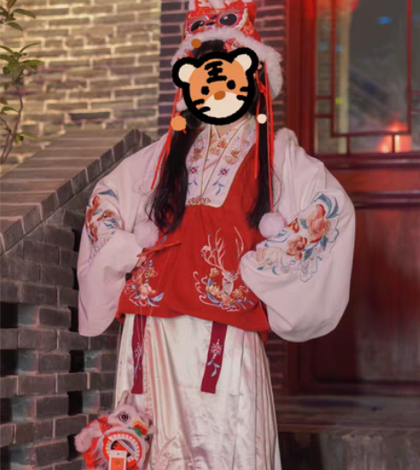 包邮耀春林间鹿汉服新年 仅穿一次～S码 爽...