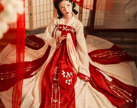 转卖买回来我穿不了，现在转卖 星宿汉服女原...