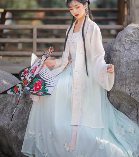 包邮梨花渡澄锦褙子S码 感兴趣的话点“我想...