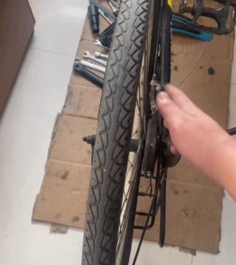 永久通勤车26寸，去外地上学在楼道吃灰。左...