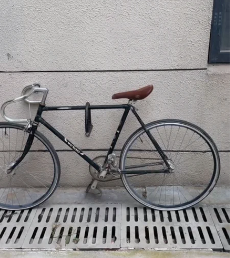 包邮古董自行车，古董摆设，基本都是国外配件...