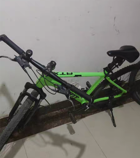 捷安特ATX720绿色，车把车尾有刮蹭，仅...