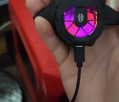 转卖红魔双核散热背夹手机半导体散热器冰封6...