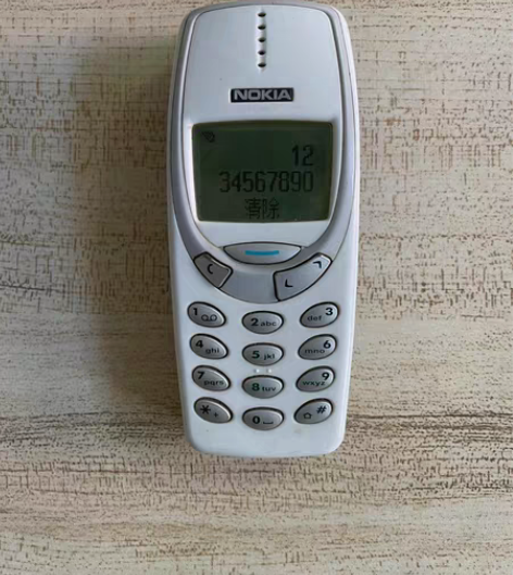 诺基亚3310 直板手机,成色如图,保养还...