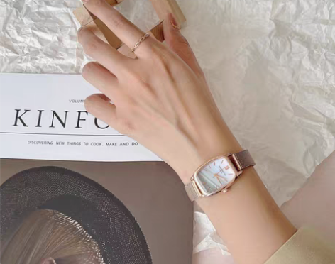 转卖小众轻奢手表女款2022年新款简约气质...