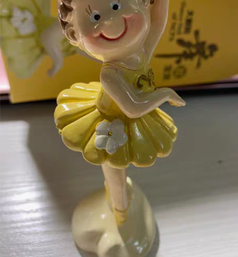 送女朋友礼物国家大剧院跳舞娃娃摆件 感兴趣...