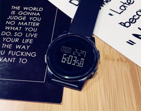 转卖简约韩版运动手表潮牌电子表夜光防水多功...