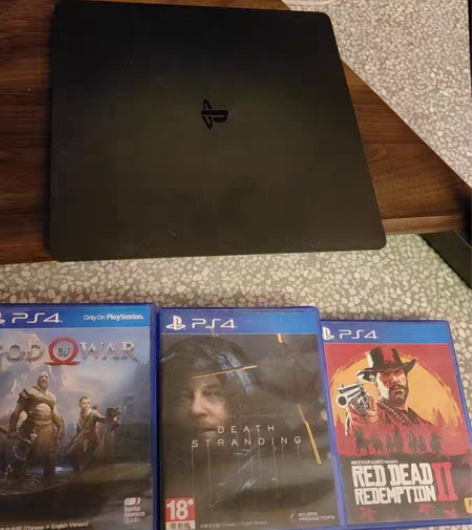 港版ps4（配件无手柄，被狗子啃坏了）无拆...