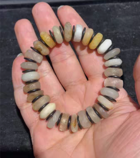 包邮石器时代研磨孔玛瑙水晶剁珠手串 尺寸：...