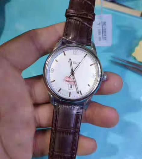 包邮蓝宝石镜面手表，全新正品雅威琦男式手表...