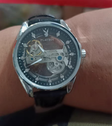 包邮花花公子手表，9.9新，戴了不到一个月...