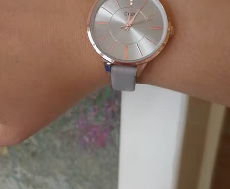 包邮女士九成新手表,走时准确,表带宽1cm...