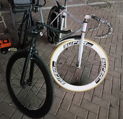 26寸死飞倒刹由于换新车所以出售 感兴趣的...