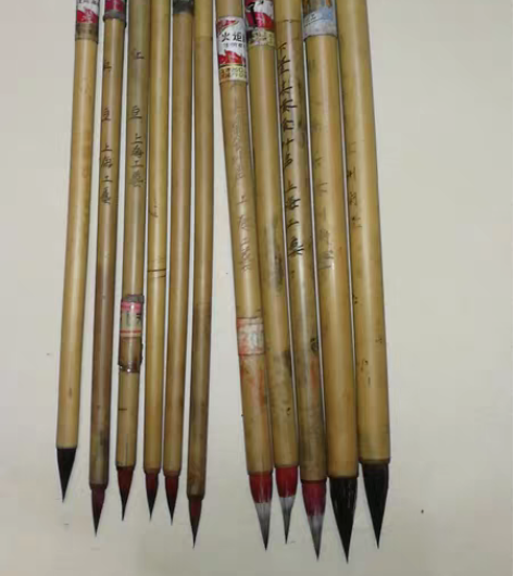 小毛笔11支合售，火炬，金鼎 上海工艺红豆...