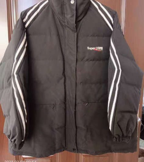 太平鸟飞跃联名羽绒服，绝对正品，入手599...