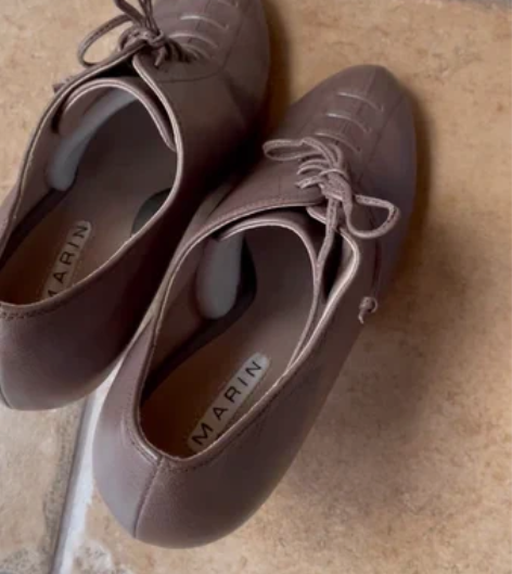 全新短靴，朋友送的，没穿过，不穿高跟鞋，5...