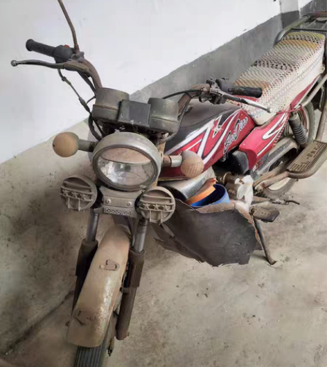宝雕125摩托车，一手车，电打火一把着 感...