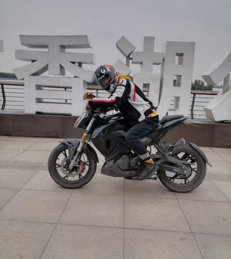 18年纳利小迅龙150s，公里数两万加，五...