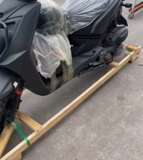 四月份购买的坤豪踏板摩托车，低油耗，准新车...