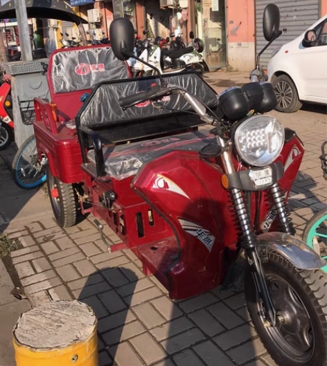 华鹰燃油三轮车九成新客货两用 真空轮胎，手...