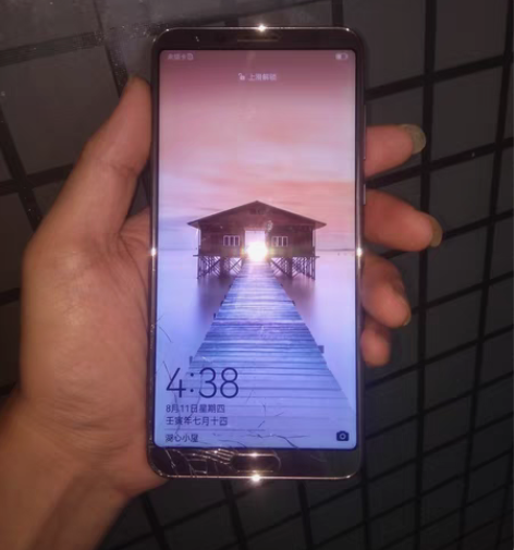 华为nova2s 开机正常用，外屏有裂，不...