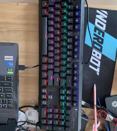 包邮机械师k31b104键机械键盘，黑轴，...