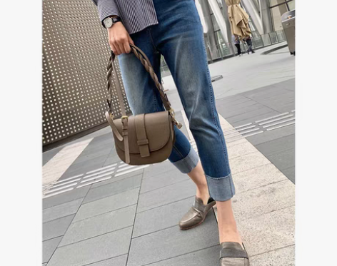 转卖年轻的品格，G级感双侧线翻边仔裤！！穿...