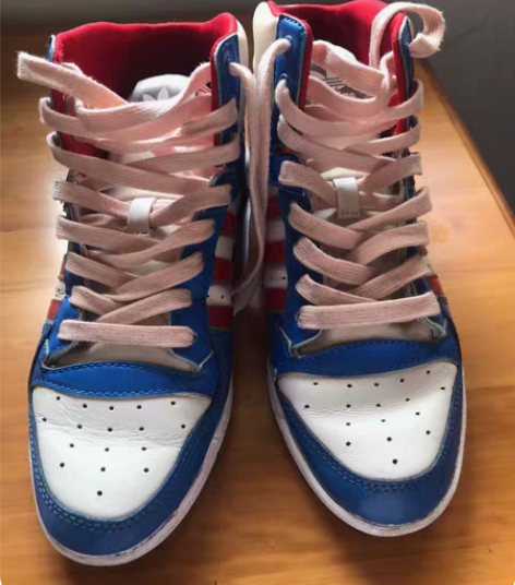 包邮Adidas三叶草限量纪念版鞋子，颜色...