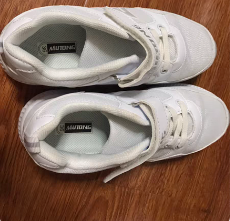 运动鞋小白鞋36码，学校活动只穿一次。小黑...