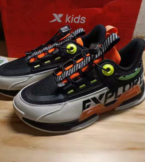 包邮【特步】全新正品，38码夜光网面运动鞋...