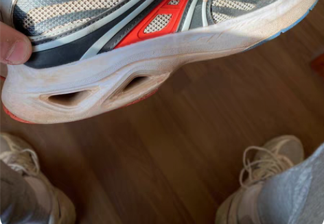 特步 跑步鞋 41码无鞋盒???明显穿着痕...