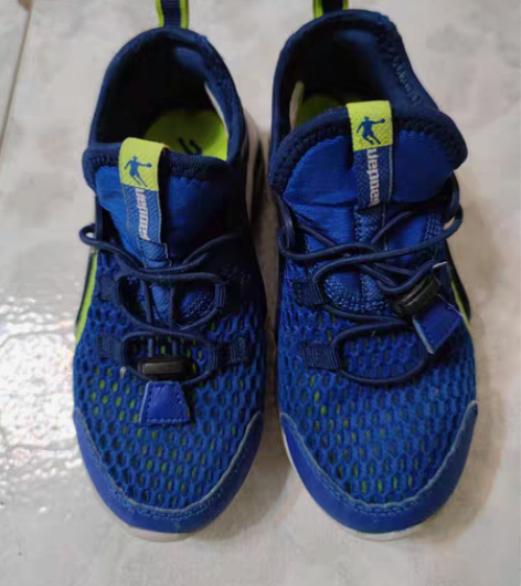 男童乔丹运动鞋，28码。尺码见图，简单刷洗...