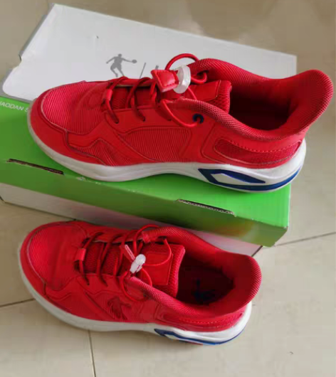 包邮乔丹儿童运动鞋 30码的 感兴趣的话点...