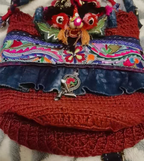 包邮全手工刺绣的虎头包 买了一次没有用过 ...