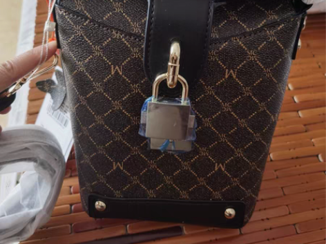 包邮全新带牌稻草人水桶包老花包复古单肩手提...