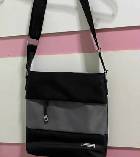 自用男士商务休闲斜挎包，黑色，闲置出售 感...