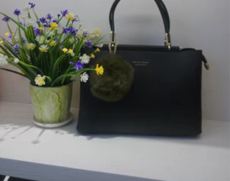 转卖欧米OMI包包女2019新款大容量毛绒...