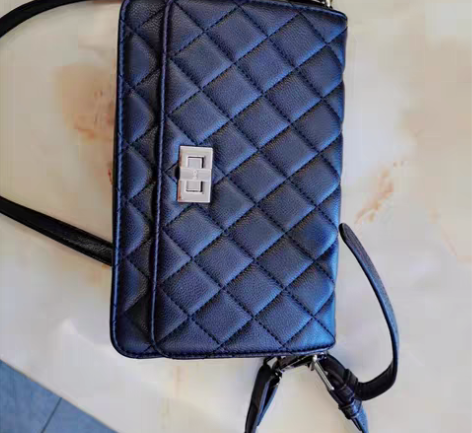 闲置欧米包包 感兴趣的话点“我想要”和我私...