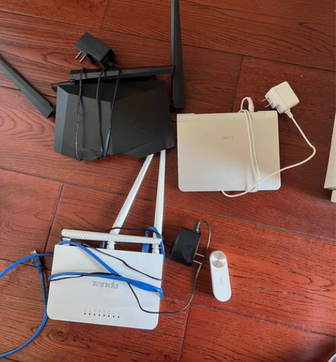 路由器打包 从上到下，从左至右分别为： 1...