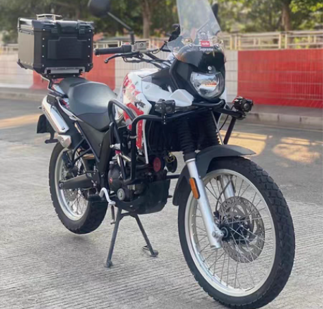 6号机车最新拿下 2017年阿普利亚adv...