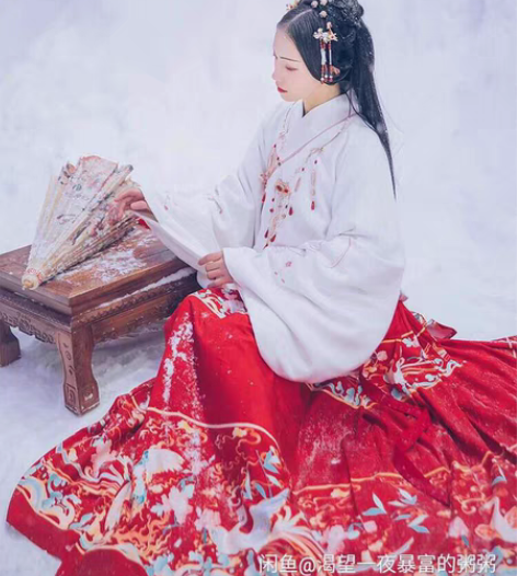 包邮汉尚华莲凤语舞传统汉服女装印花红色马面...