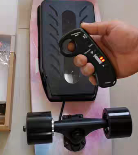 包邮电动滑板升级款，续航30公里，单驱电机...