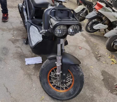 包邮黑色祖马72.20电池8成新  特价1...