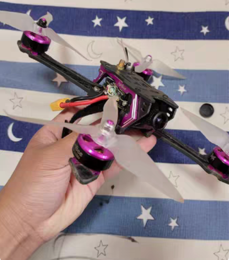 包邮穿越机到手接遥控器可飞，一切正常，没有...