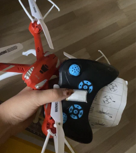 包邮奇志航模。充电器，遥控器。说明书都在。...