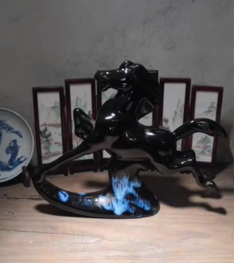 七八十年代紫砂胎窑变黑釉奔马摆件，胎底落款...