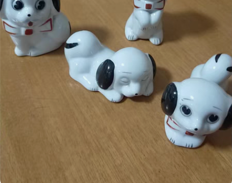 三十年前的一套小狗摆件 感兴趣的话点“我想...