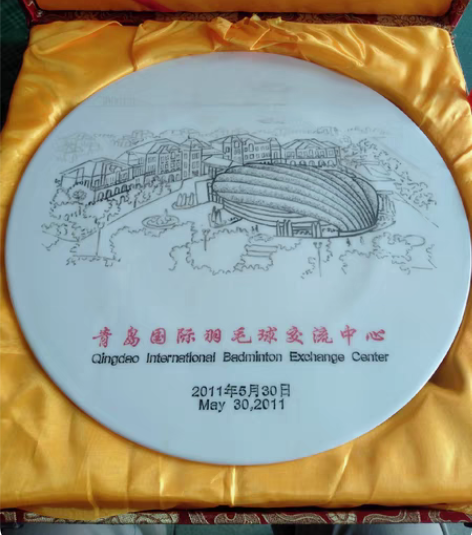 包邮青岛国际羽毛球交流中心刻瓷摆盘 直径2...