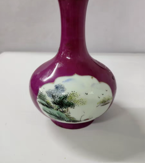 包邮辣椒红釉开窗山水花瓶 感兴趣的话点“我...