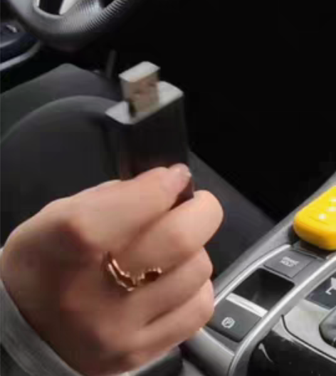 包邮全新有线转carplay转无线U盘，适...